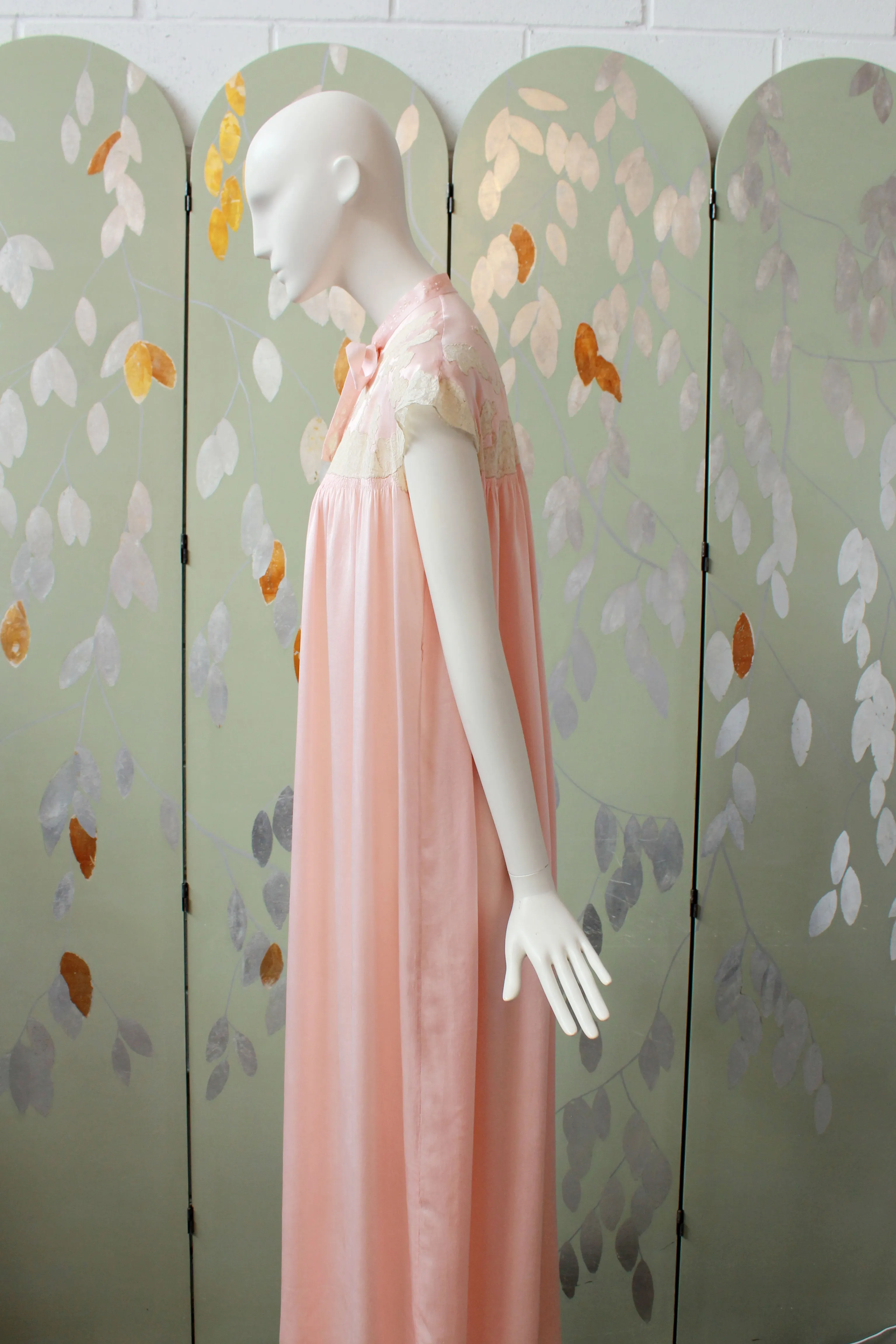 1930s Pink Silk Robe With Lace Yolk