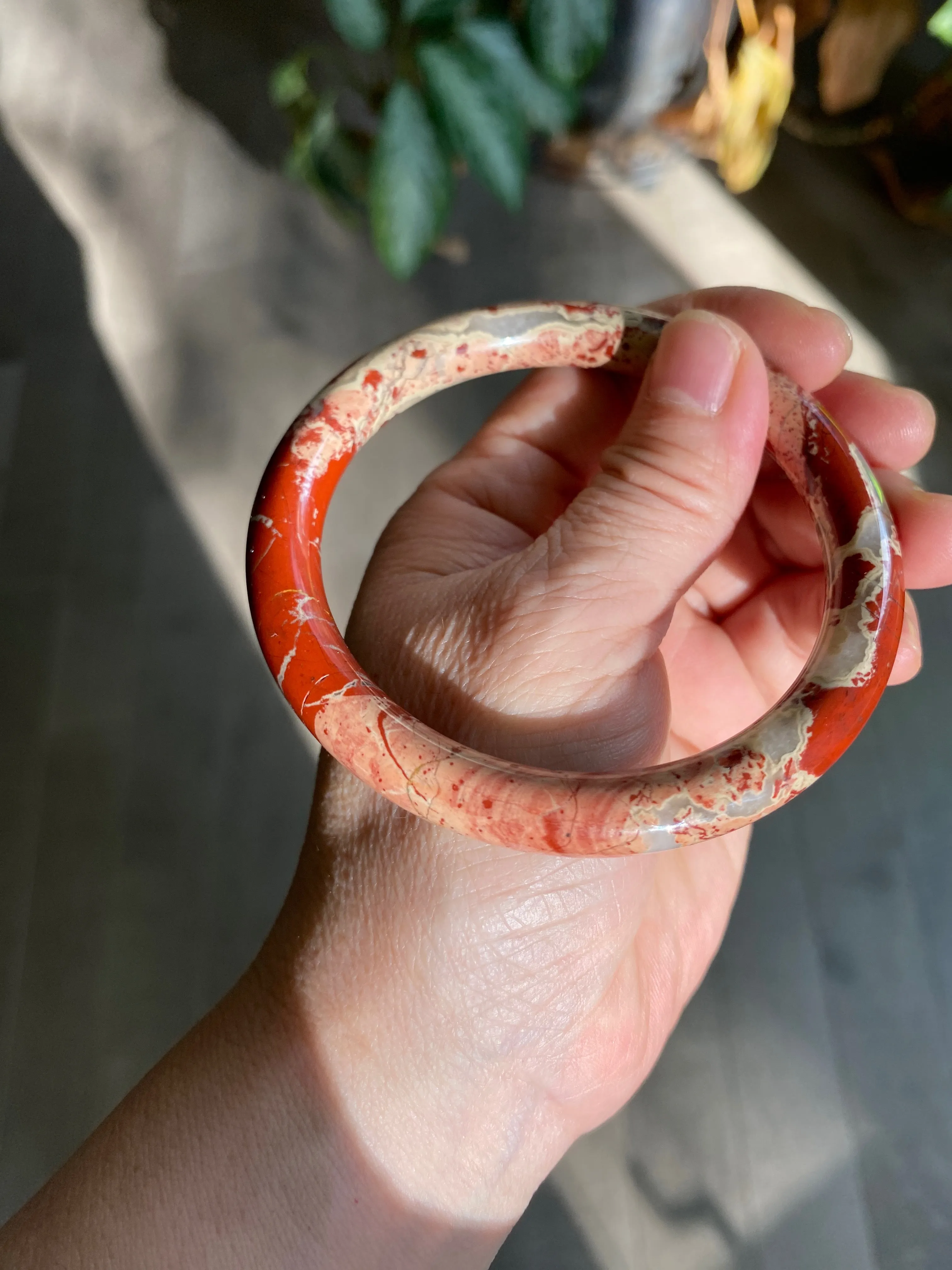 61.7mm 100% natural red/pink slim round cut red jasper stone bangle SY30