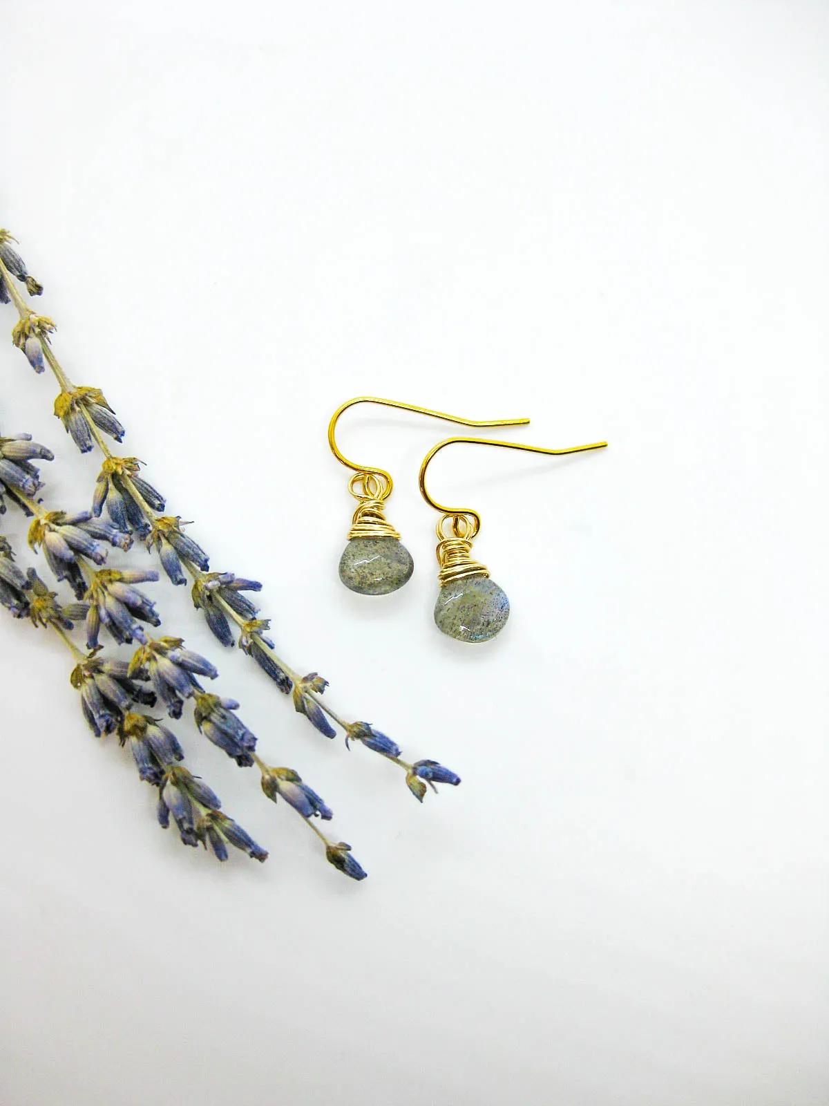 Chamomile: Labradorite Earrings - e577