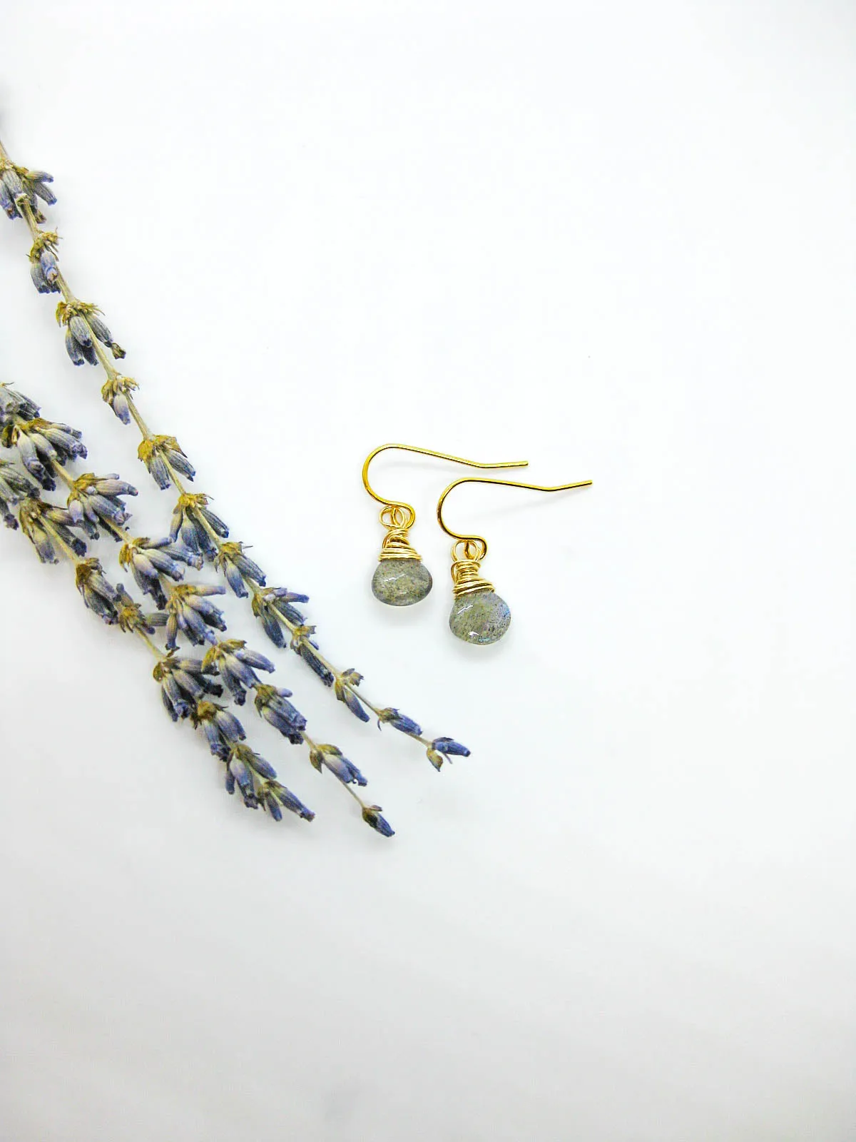 Chamomile: Labradorite Earrings - e577