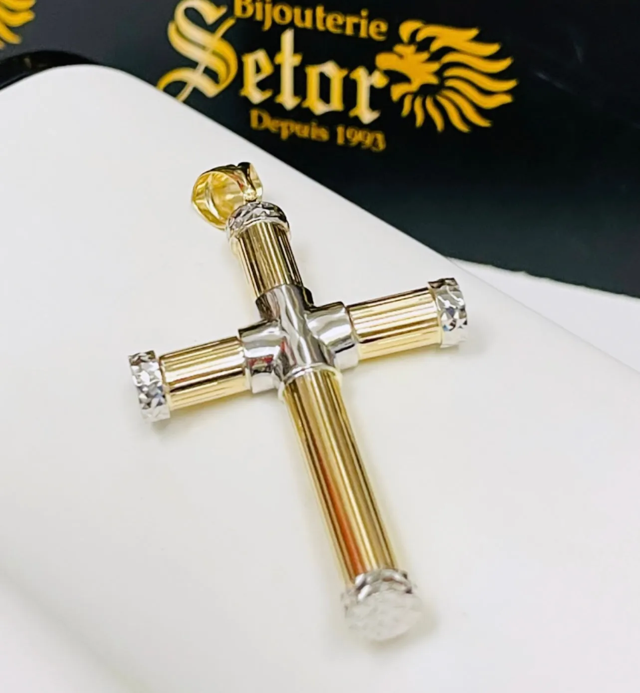 Cross pendant