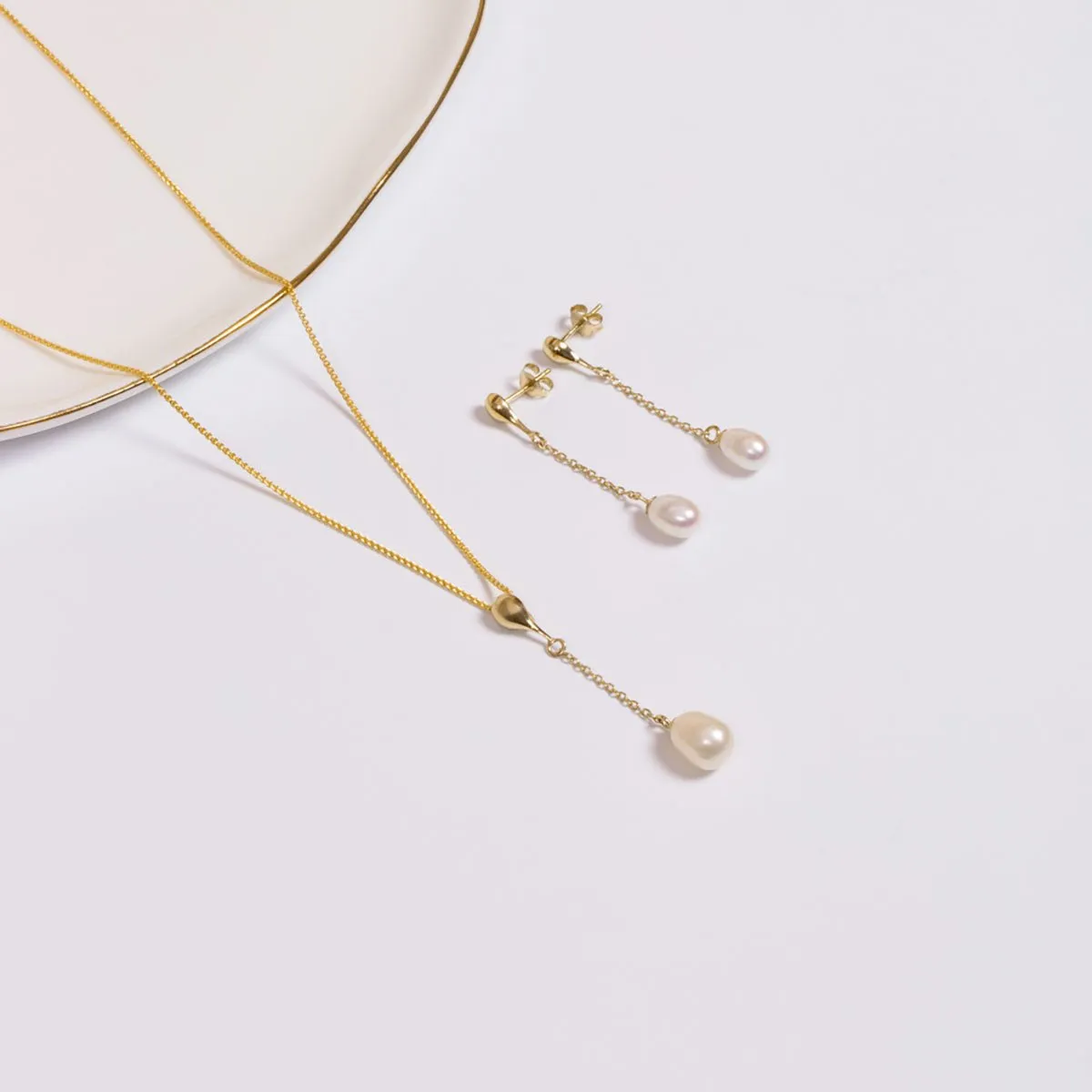 Freshwater Pearl Drop Earrings (Gold)