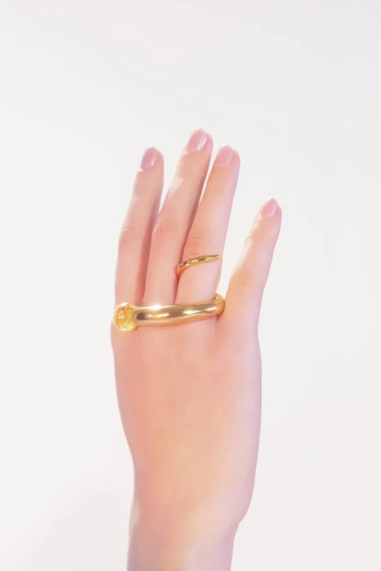 Gold ring with quartz