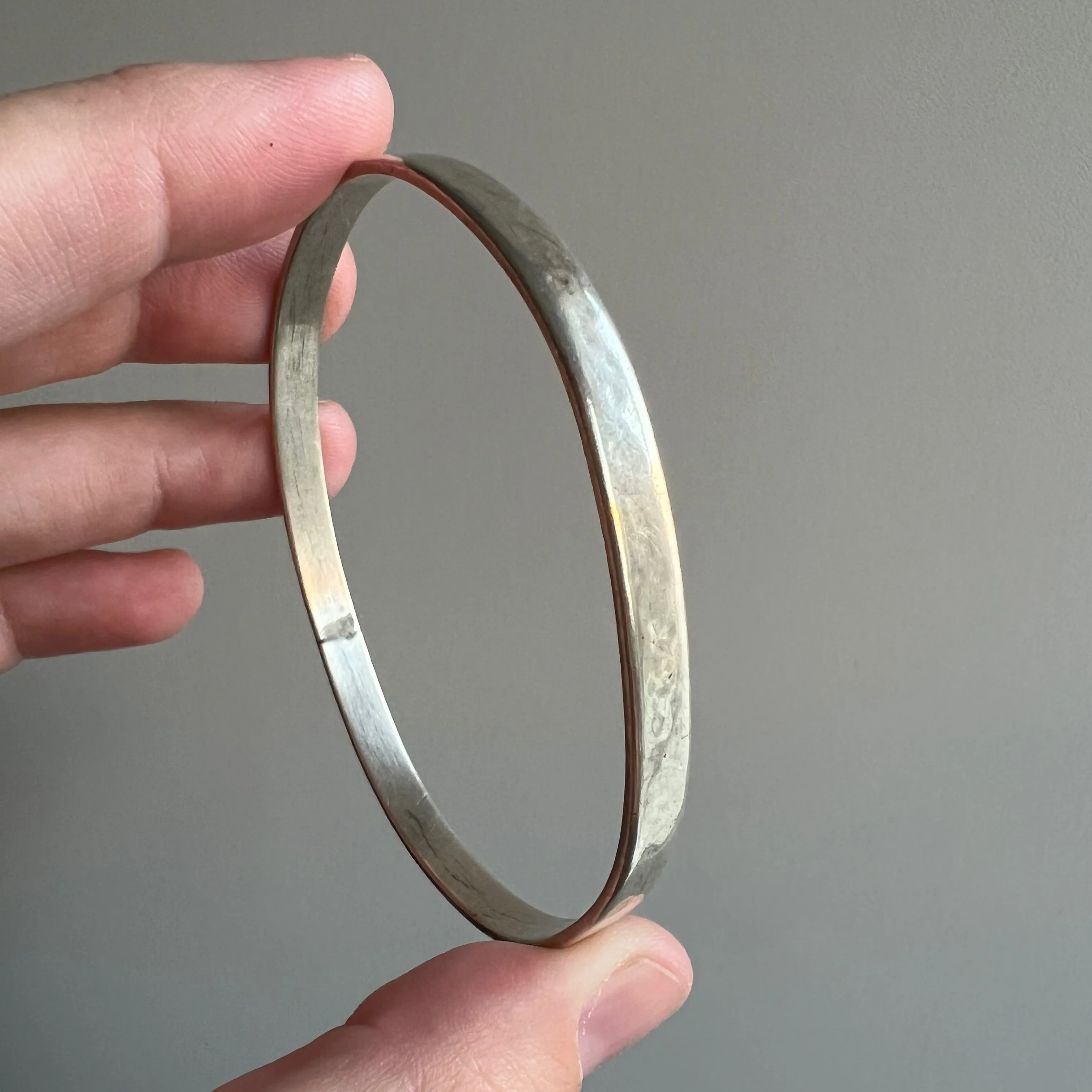 V I N T A G E // Junie's bangle / sterling silver simple oval bangle with 1927 engraving / 7.25