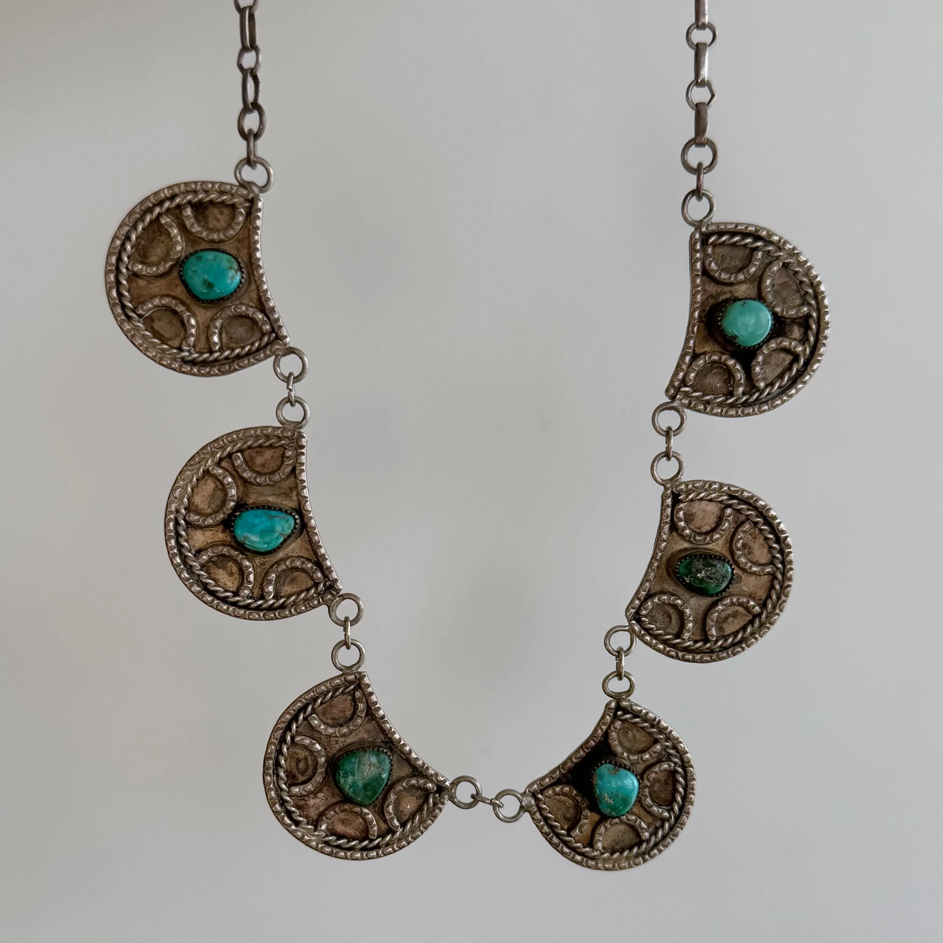 V I N T A G E // lucky links / sterling silver and turquoise horseshoe panel necklace / 18, 46g