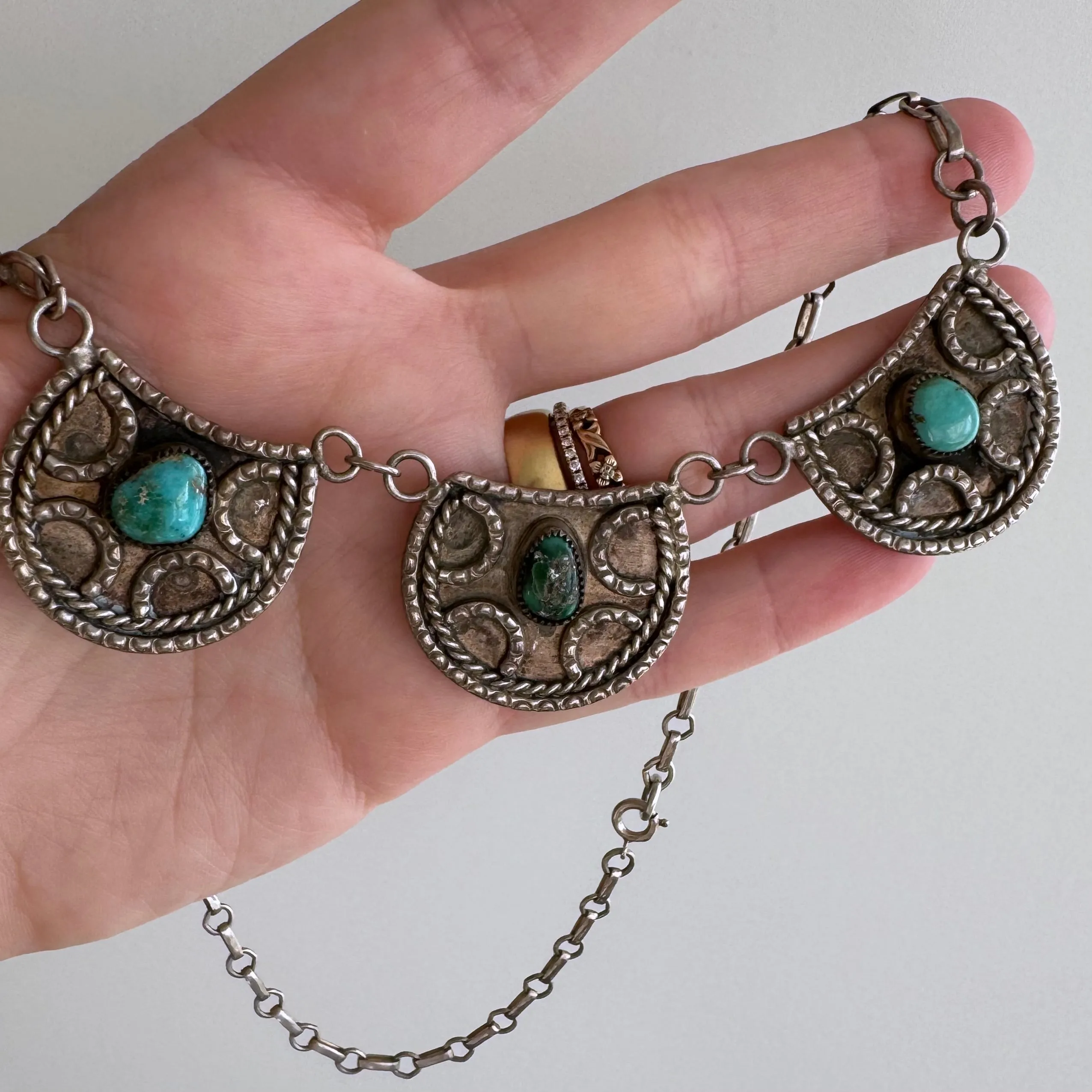 V I N T A G E // lucky links / sterling silver and turquoise horseshoe panel necklace / 18, 46g