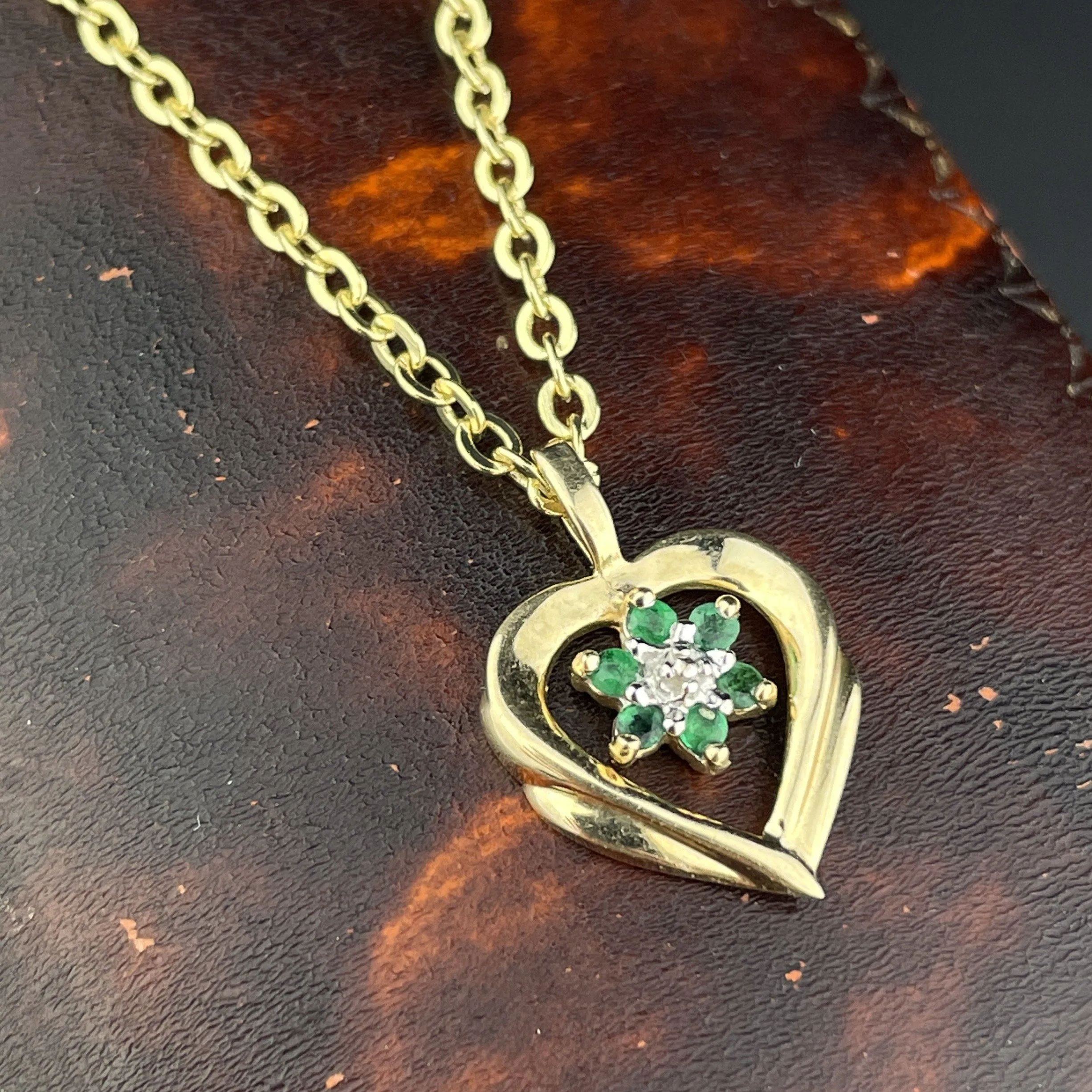 Vintage 10K Gold Emerald Diamond Heart Pendant Necklace